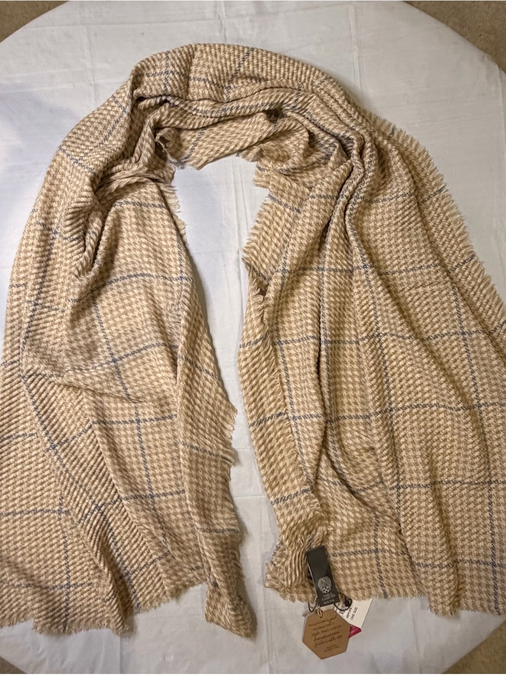 Vince Camuto Oversized Plaid Blanket Scarf Beige Tan Silver-Gray NWT 28” Wide